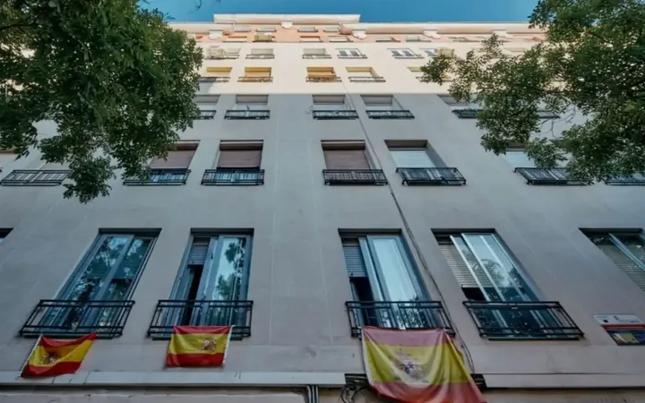 Piso en  Calle de Narváez 74 - Foto 1