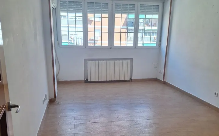 Piso en Calle de La Bañeza, 1 - Foto 1