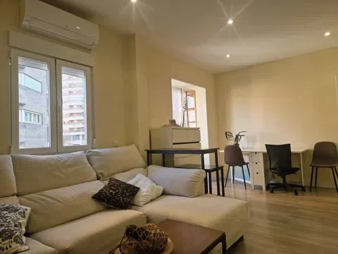 Piso en calle de la Infanta Mercedes, 97 - Foto 1