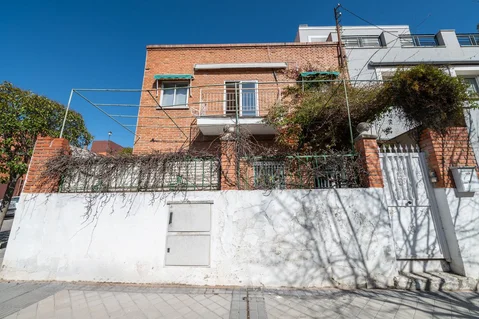 Chalet pareado en Barrio Jerónimos - Foto 1