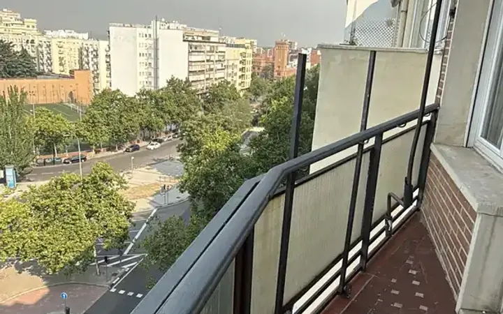 Piso en  Avenida de Pablo Iglesias 18 - Foto 2
