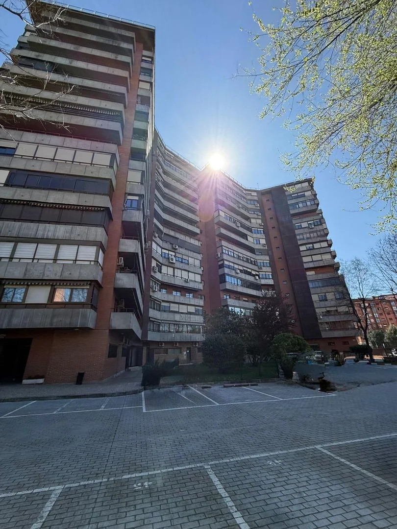 Piso en Urb. videoportero, portero físico, aparcamiento y jardín Barrio Media Legua - Foto 1