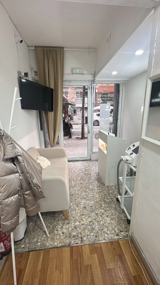 Centro estético en traspaso en Calle de Mallorca, 565 - Foto 4