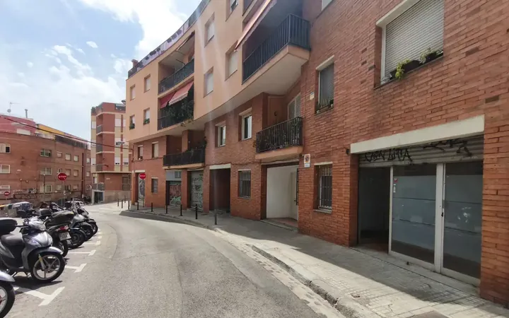 Local comercial en  Avinguda del Coll del Portell 41 - Foto 7