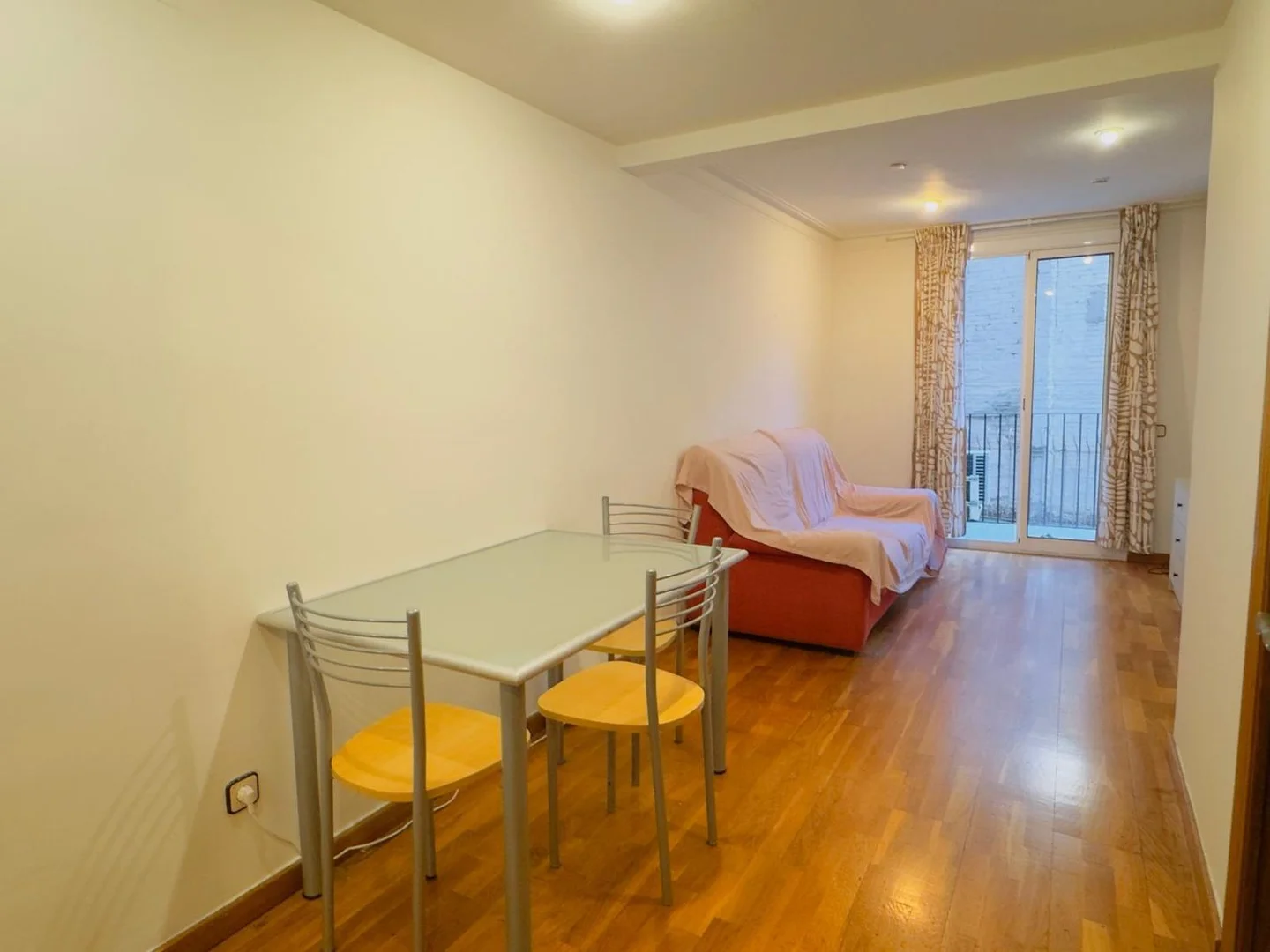 Piso en calle de Calàbria, 206 - Foto 2