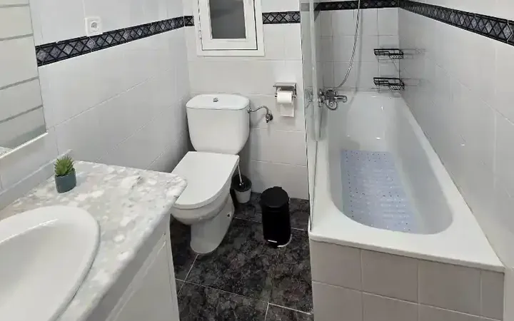 Piso en  Calle de Hermenegildo Bielsa 13 - Foto 2