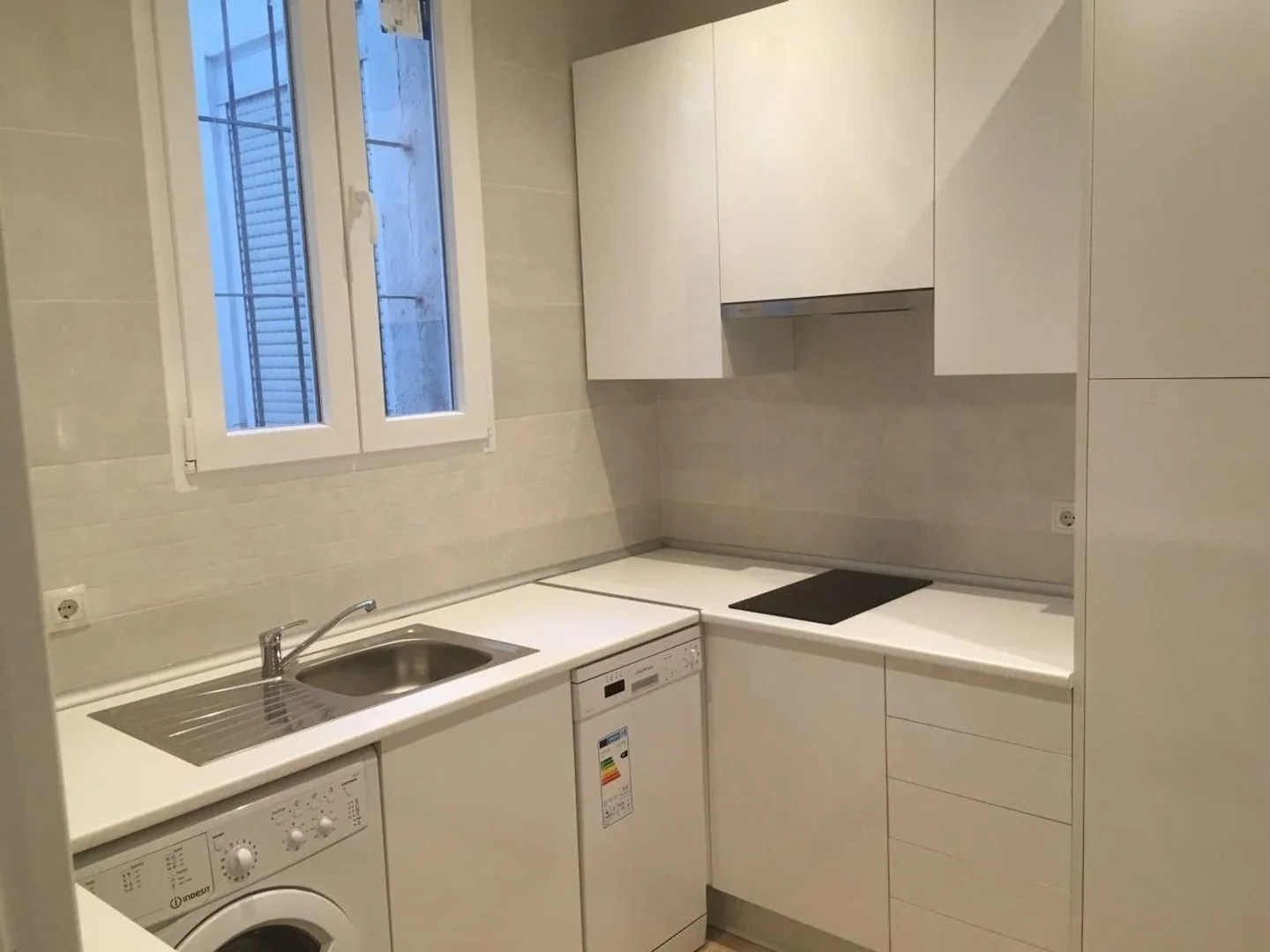 Piso en calle de Navas del Rey, 51 - Foto 2