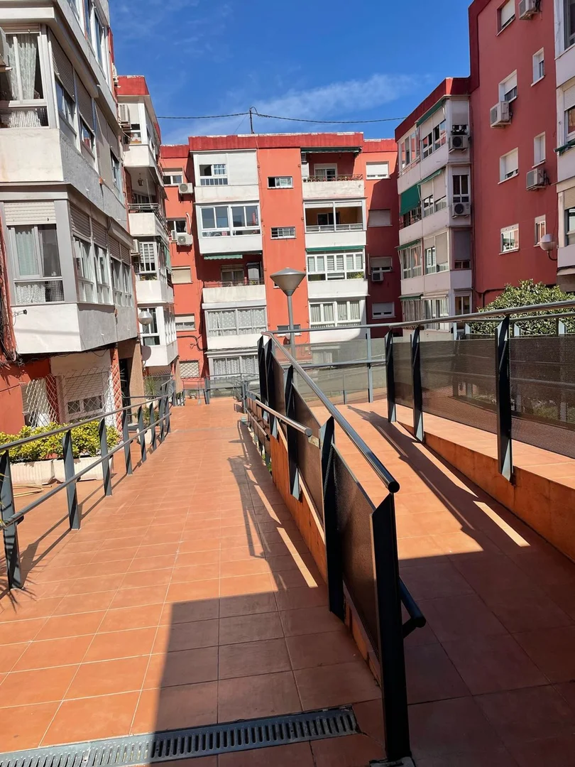 Piso en calle Motilla del Palancar, 23 -35 - Foto 1