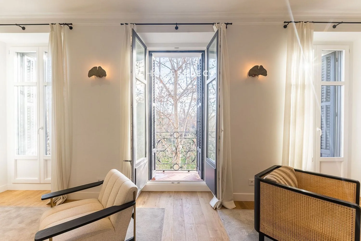 Piso en calle de Alfonso XII - Foto 2