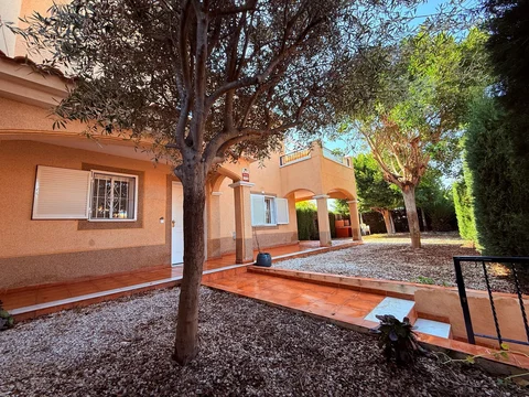 Chalet pareado en Calle Río Esla s/n - Foto 1