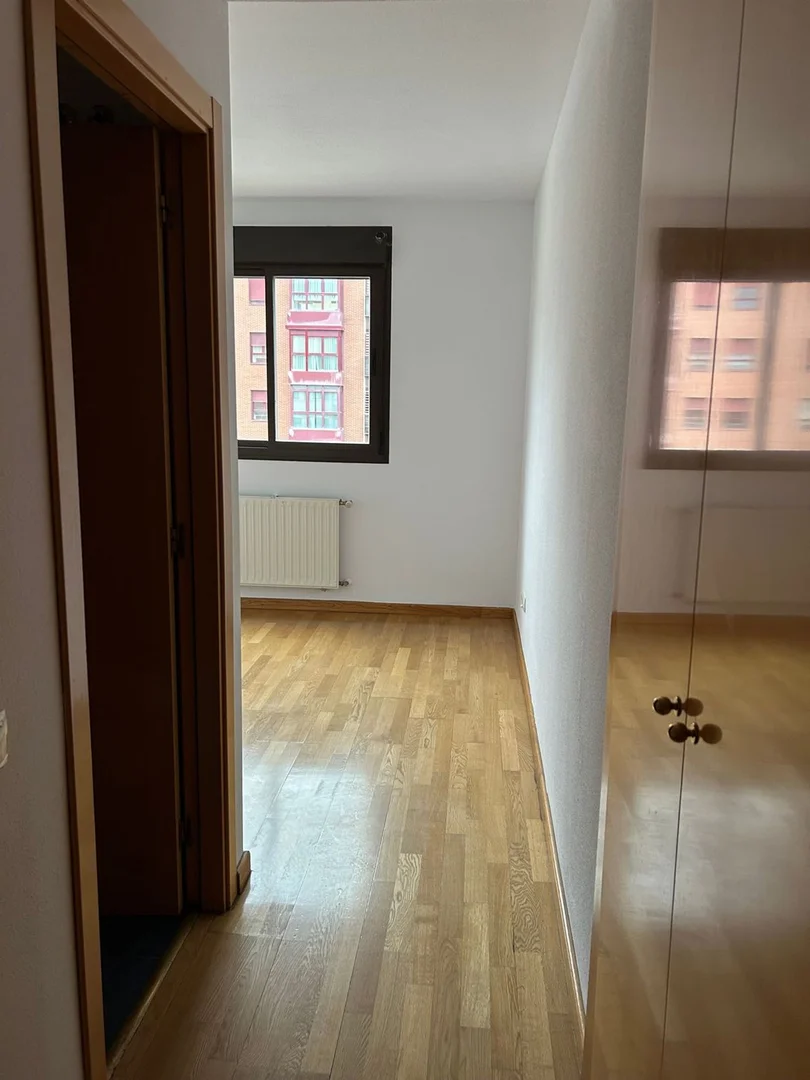 Piso en calle de Isabel Clara Eugenia, 48 - Foto 3