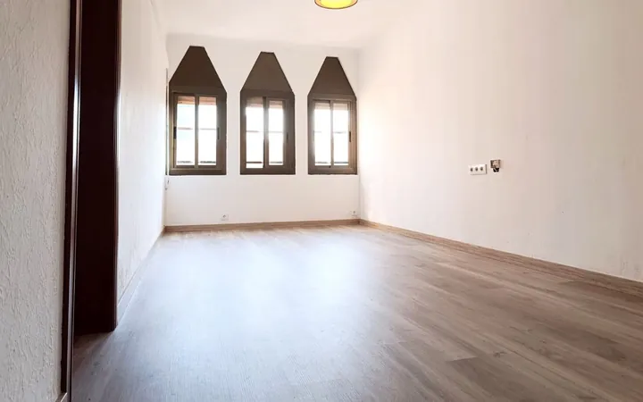 Piso en Calle dels Ferrocarrils Catalans, 80, La Marina del Port - Foto 2