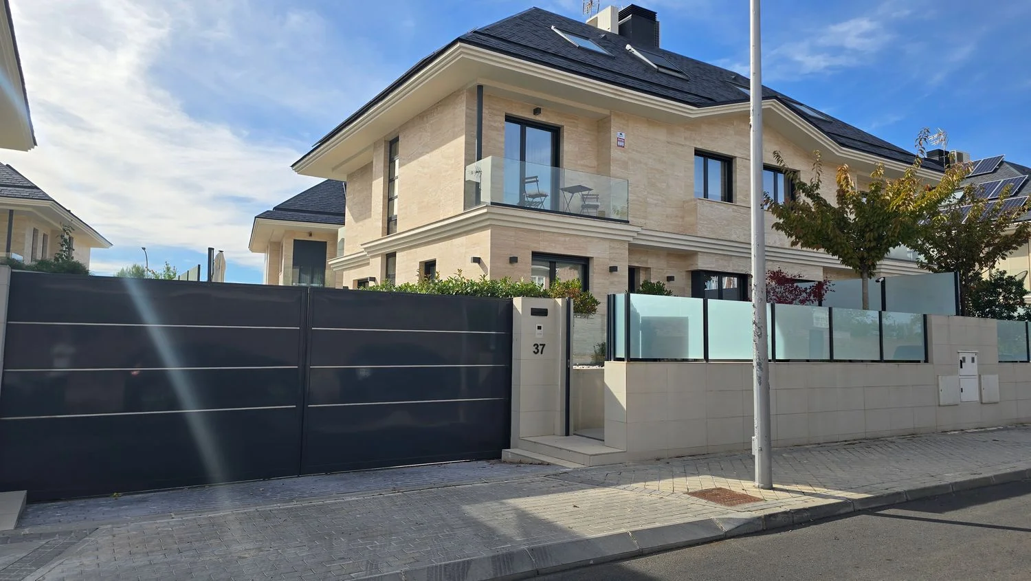 Chalet pareado en calle del Tornado, 35