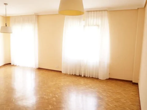 Piso en  Avenida de la Reina Victoria 21 - Foto 1