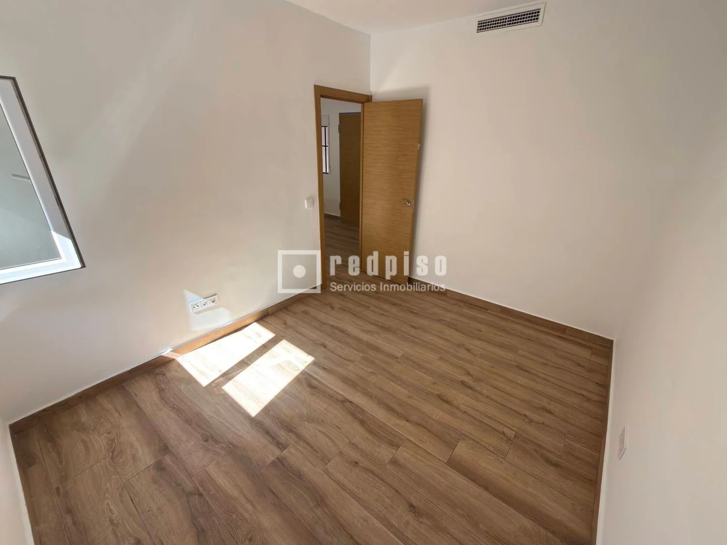 Chalet adosado en Calle de Luis Claudio - Foto 15