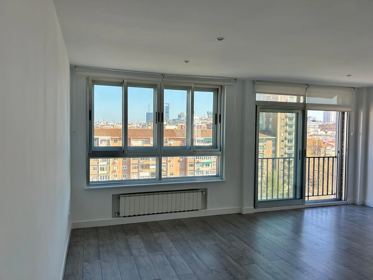 Piso en avenida del General Perón, 6 - Foto 1