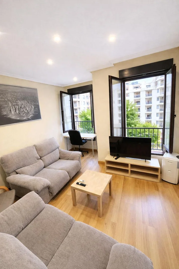 Piso en calle de Juan Bravo, 55