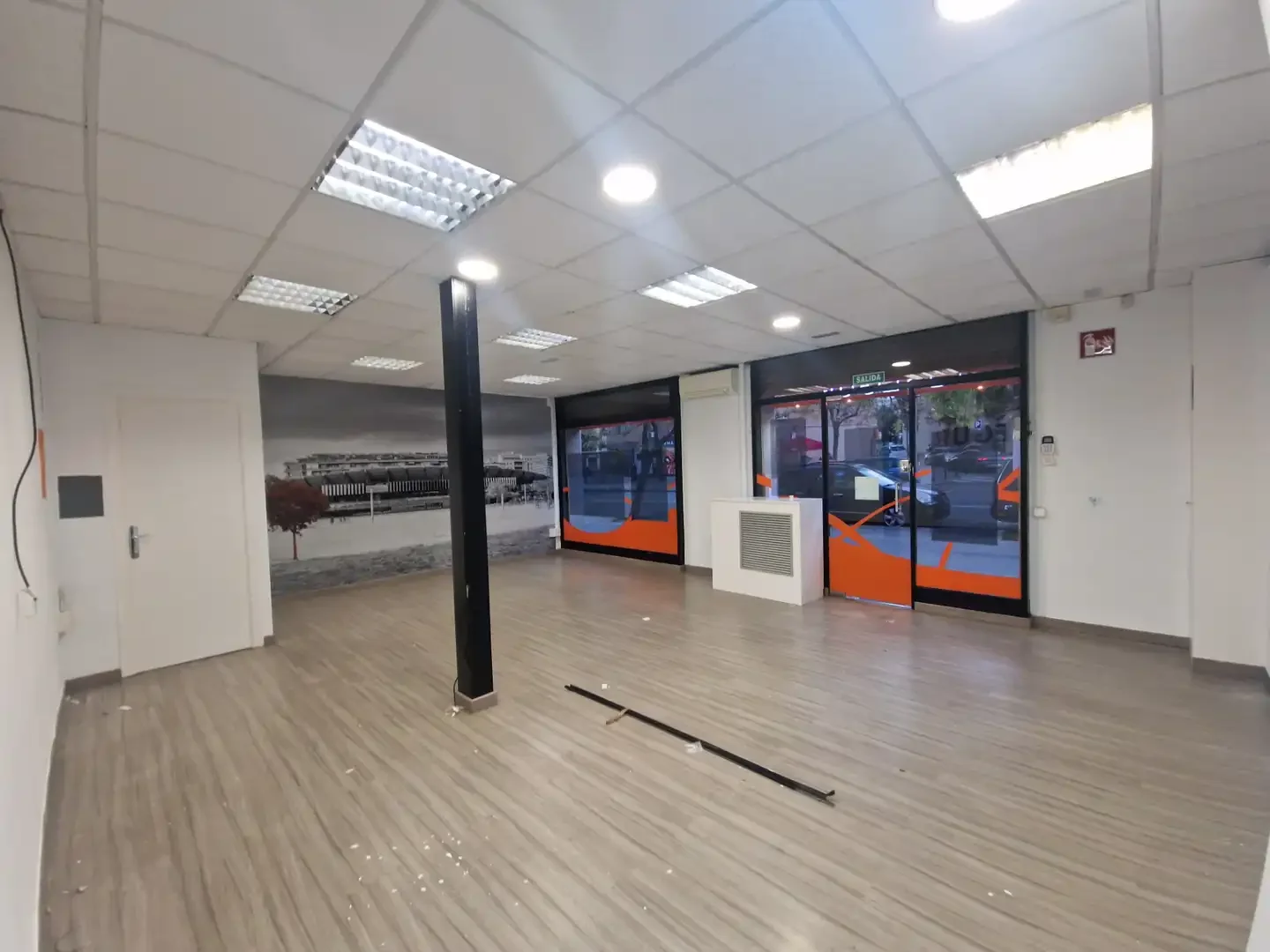 Local comercial en  Carrer de Felip II 158 - Foto 3