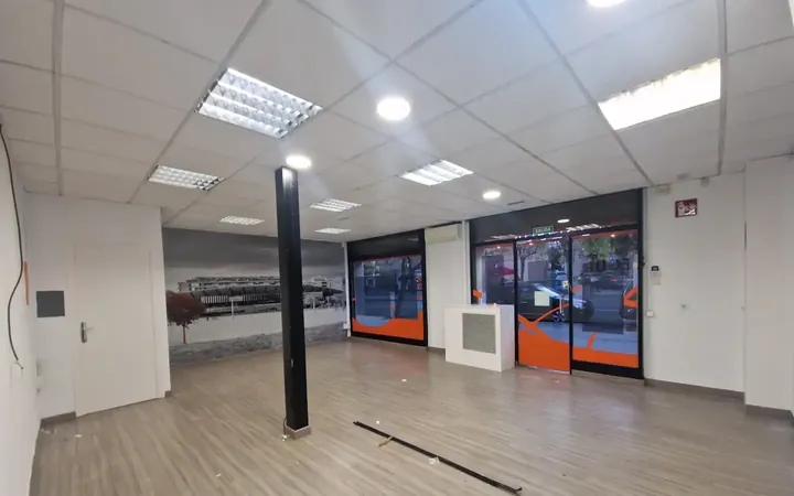 Local comercial en  Carrer de Felip II 158 - Foto 3