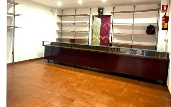 Local comercial en  Carrer del Doctor Giné i Partagàs 24 - Foto 8