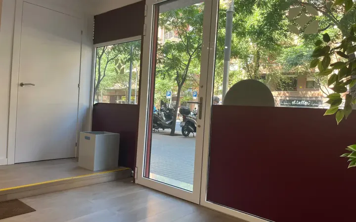Local comercial en  Passeig de Torras i Bages 18 - Foto 3