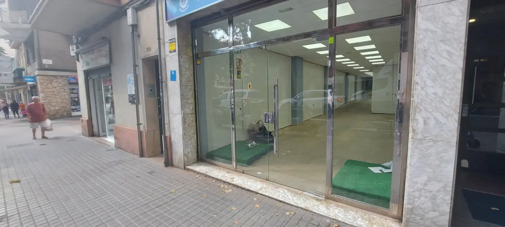 Local comercial en  Carrer de las Navas de Tolosa 303 - Foto 3