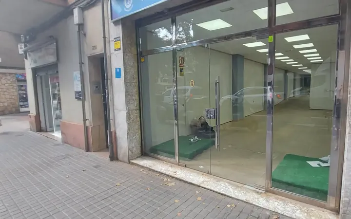 Local comercial en  Carrer de las Navas de Tolosa 303 - Foto 3