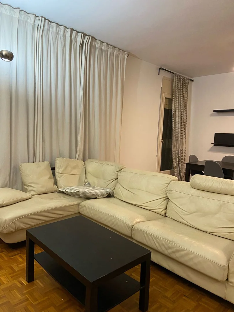 Piso en calle de Rocafort, 225