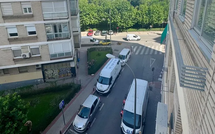 Piso en Calle de Villamanín, Lucero - Foto 1