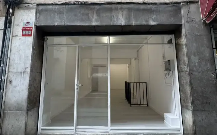 Local comercial en  Carrer de Lucà 13 - Foto 8