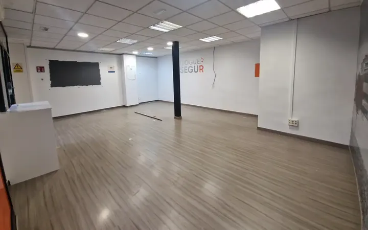 Local comercial en  Carrer de Felip II 158 - Foto 5