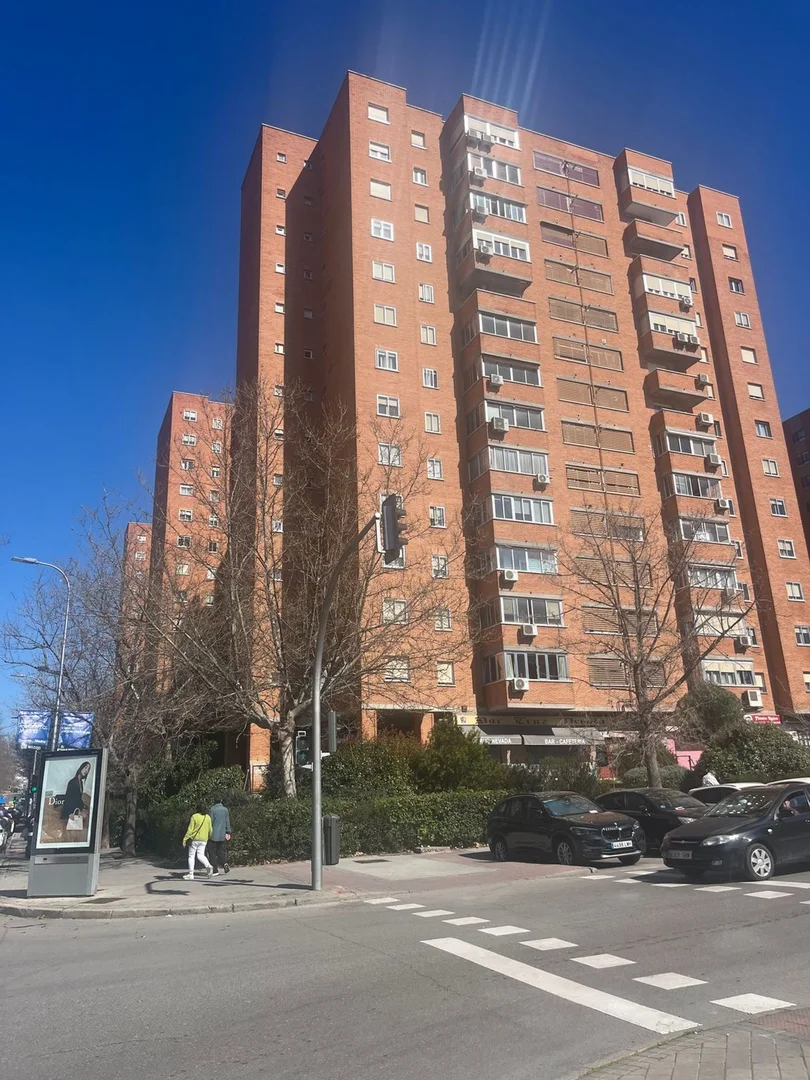 Piso en avenida de Pablo Neruda, 13