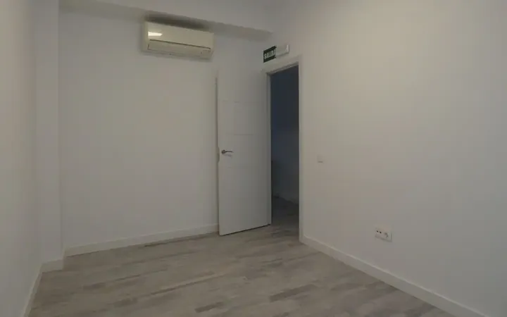Local comercial en  Calle de José del Pino 48 - Foto 7
