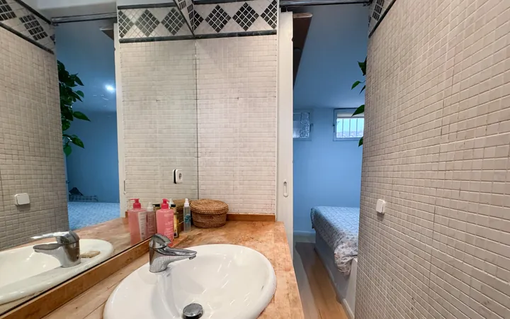 **El ático con más personalidad de La Latina | Luz, encanto y un potencial único** - Foto 8