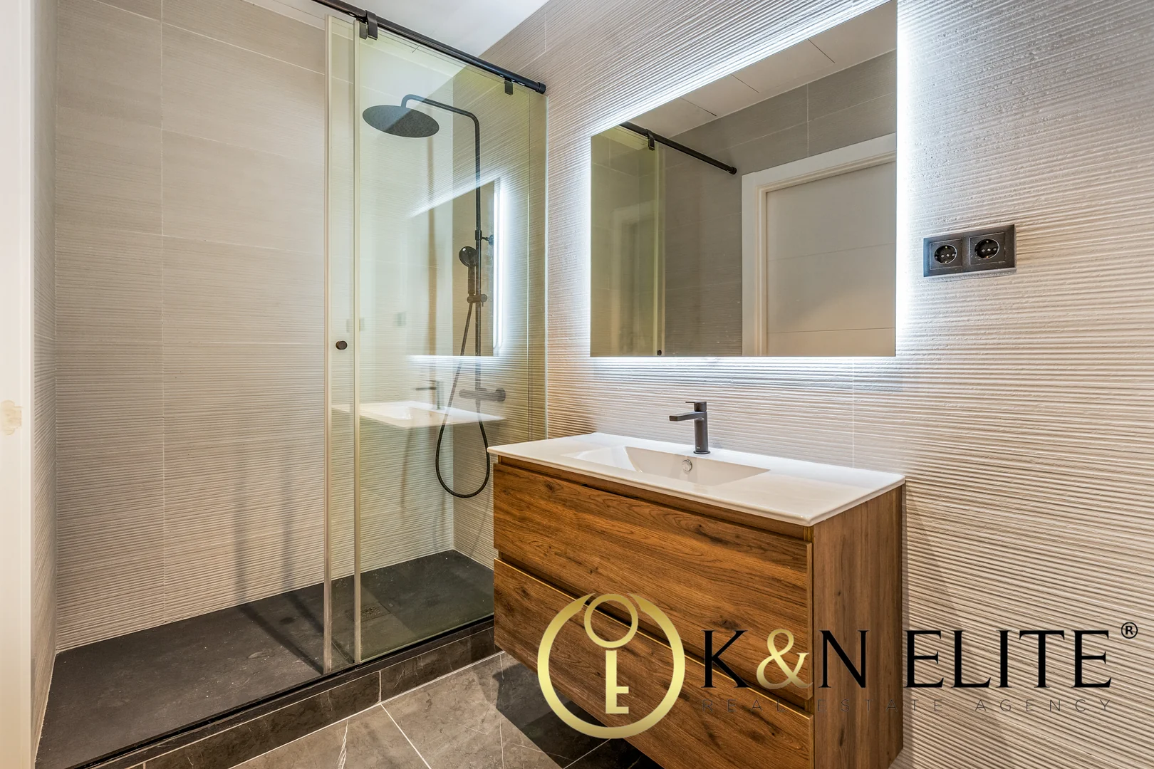 Exclusiva Vivienda Reformada en el Corazón del Quadrat d'Or - Foto 14