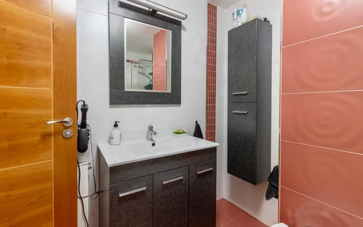 Piso totalmente reformado y amueblado lujo - Foto 7