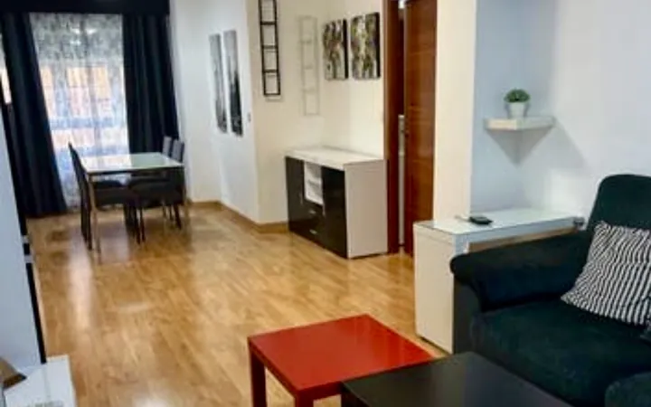 Piso totalmente reformado y amueblado lujo - Foto 1
