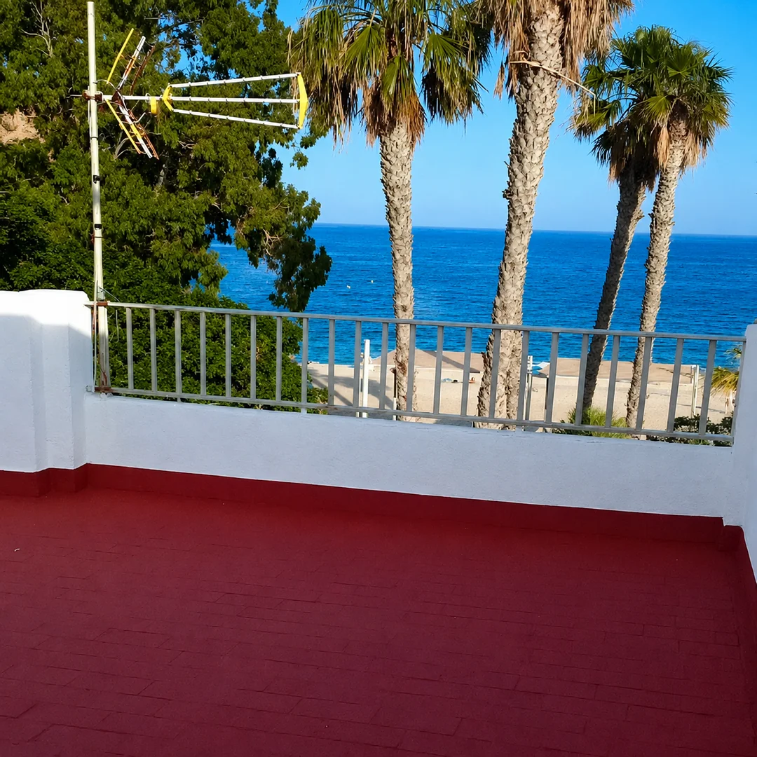 ¡UNA JOYA FRENTE AL MAR! - Foto 2