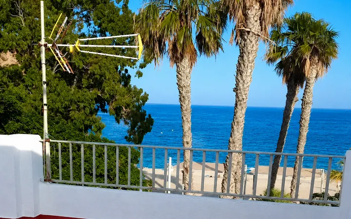 ¡UNA JOYA FRENTE AL MAR! - Foto 2