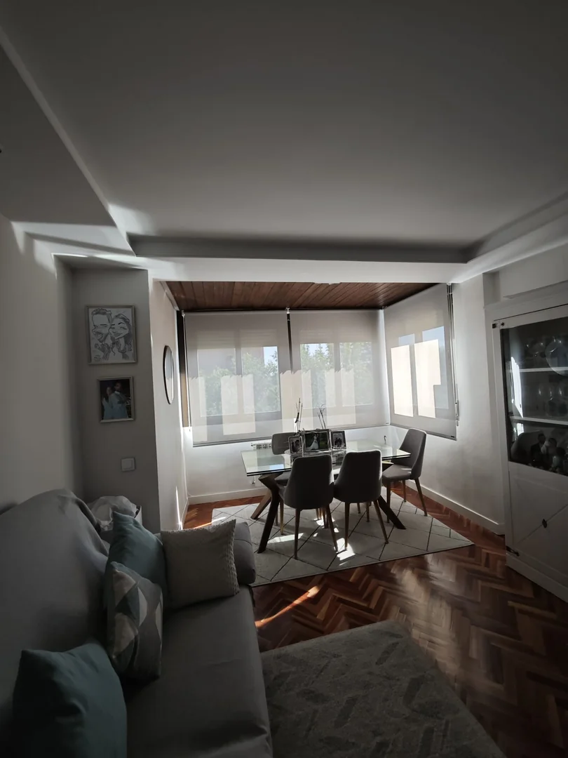 Piso luminoso en zona residencial - Foto 3