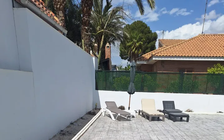 Chalet amplio con piscina, barbacoa, ping-pong y amplio jardín. - Foto 14