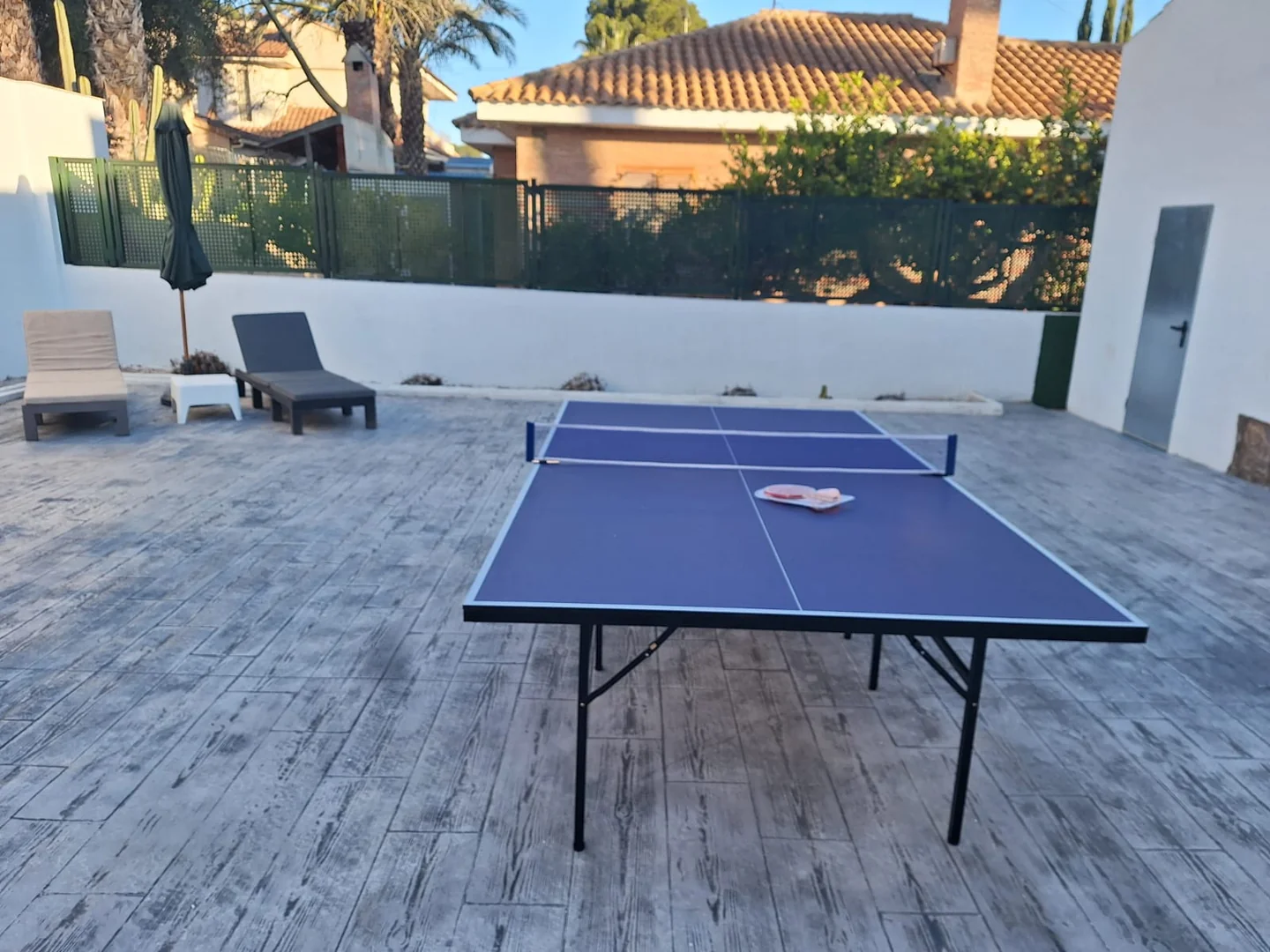Chalet amplio con piscina, barbacoa, ping-pong y amplio jardín. - Foto 7