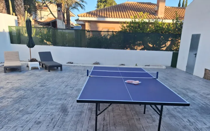 Chalet amplio con piscina, barbacoa, ping-pong y amplio jardín. - Foto 7