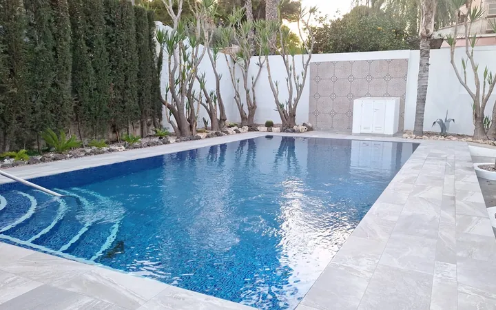 Chalet amplio con piscina, barbacoa, ping-pong y amplio jardín. - Foto 12