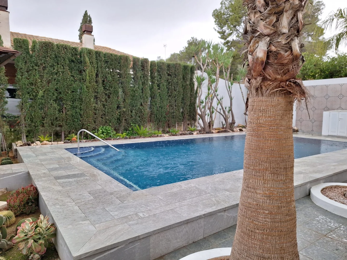 Chalet amplio con piscina, barbacoa, ping-pong y amplio jardín. - Foto 16