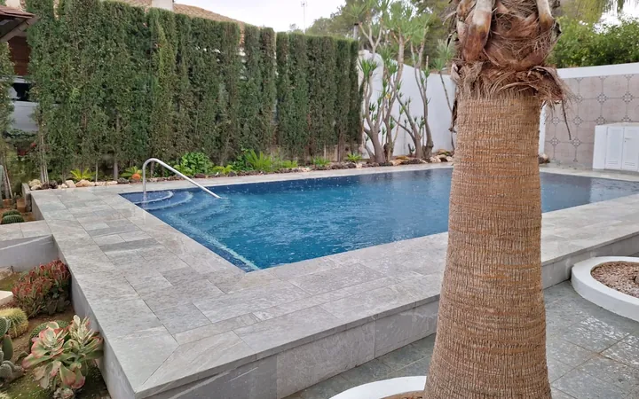 Chalet amplio con piscina, barbacoa, ping-pong y amplio jardín. - Foto 16