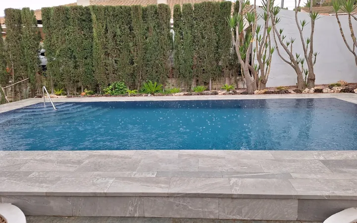 Chalet amplio con piscina, barbacoa, ping-pong y amplio jardín. - Foto 13