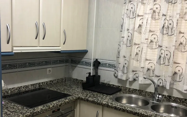 Piso luminoso y acogedor, muy cerca de Renfe - Foto 8