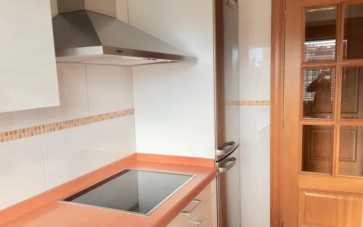 Piso exterior y luminoso junto al Maisqueauga - comunidad incluida y garaje - Foto 3