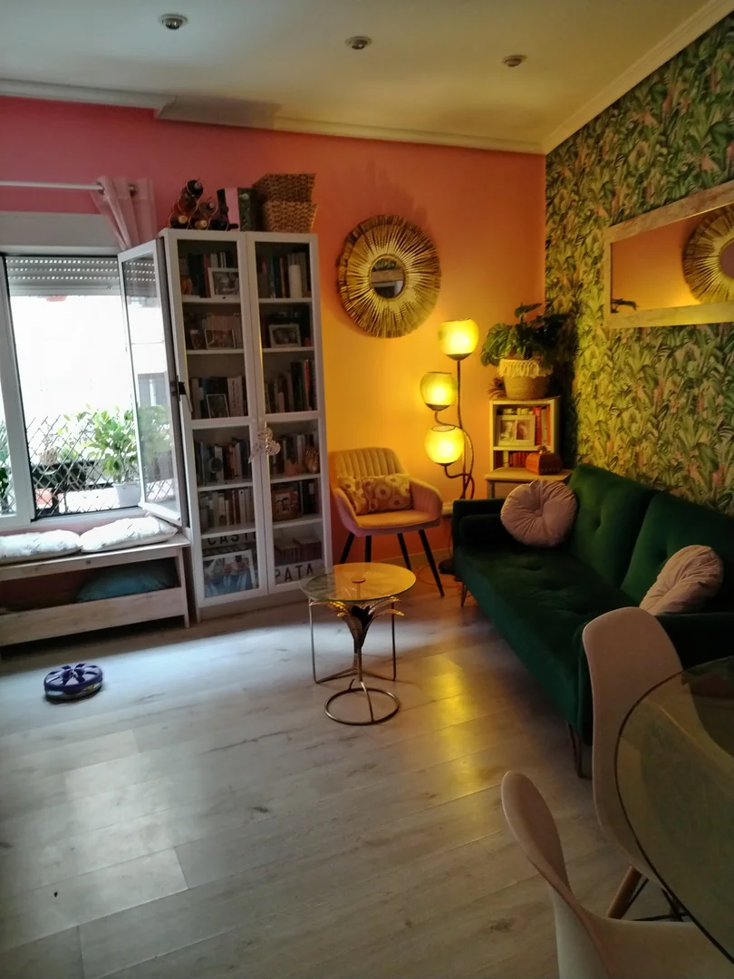 Piso Chamberí entreplanta tres habitaciones  - Foto 9